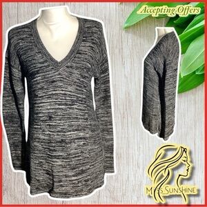 Ellen Tracy - Sz M - lightweight hi low sweater comfy v neck